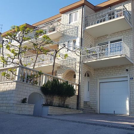Apartments Sara Podstrana Luaran gambar