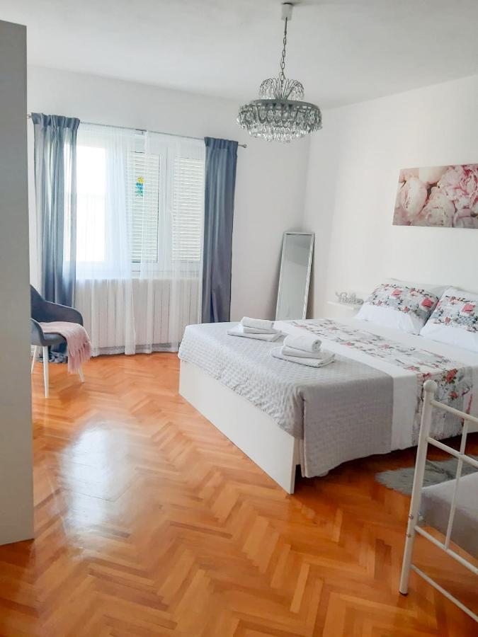 Apartments Sara Podstrana Luaran gambar
