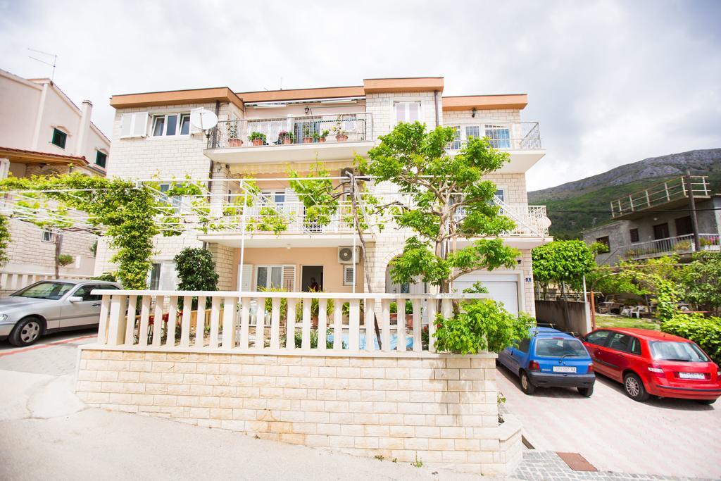 Apartments Sara Podstrana Luaran gambar