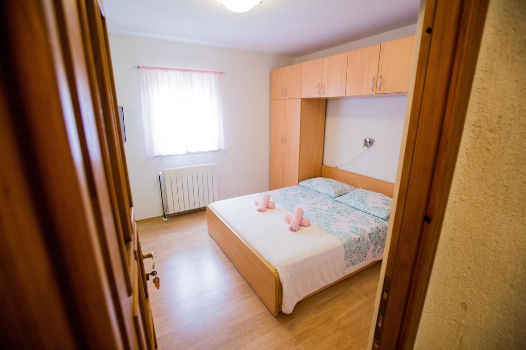 Apartments Sara Podstrana Luaran gambar