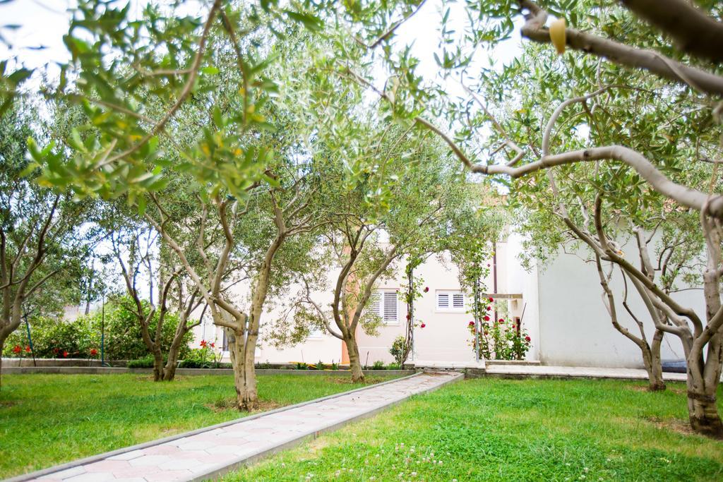 Apartments Sara Podstrana Luaran gambar