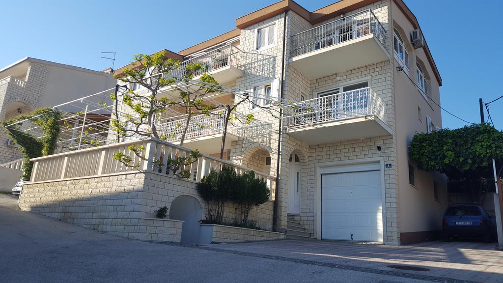 Apartments Sara Podstrana Luaran gambar