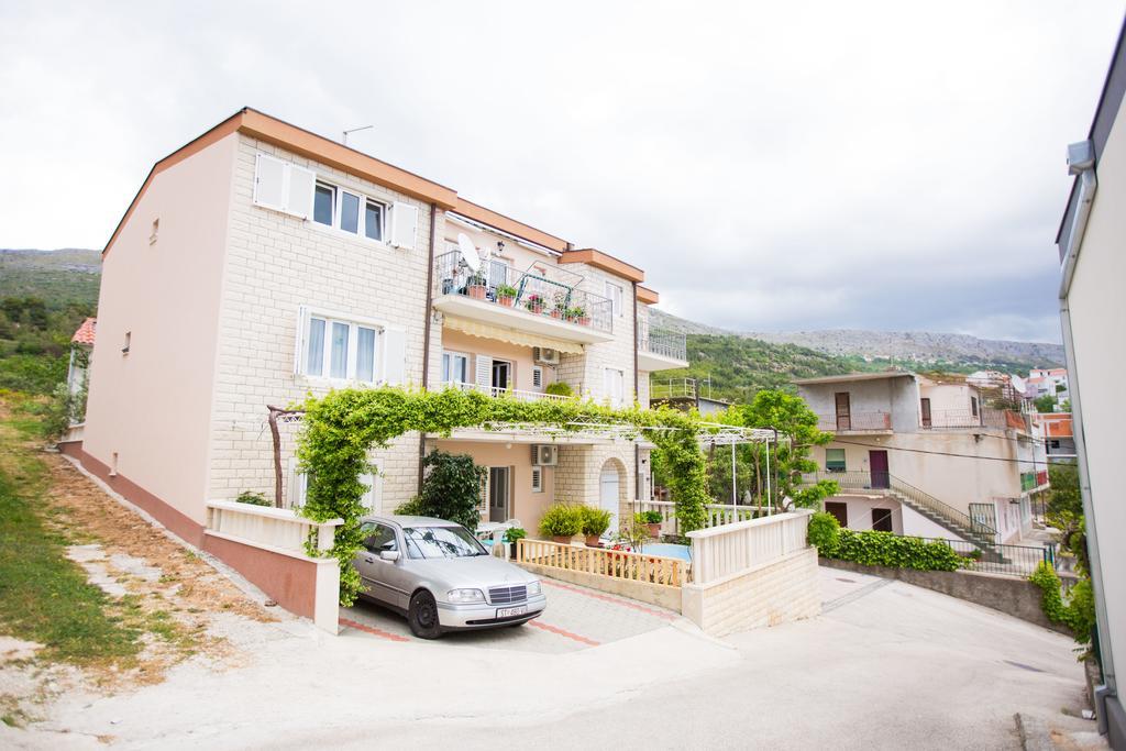 Apartments Sara Podstrana Luaran gambar