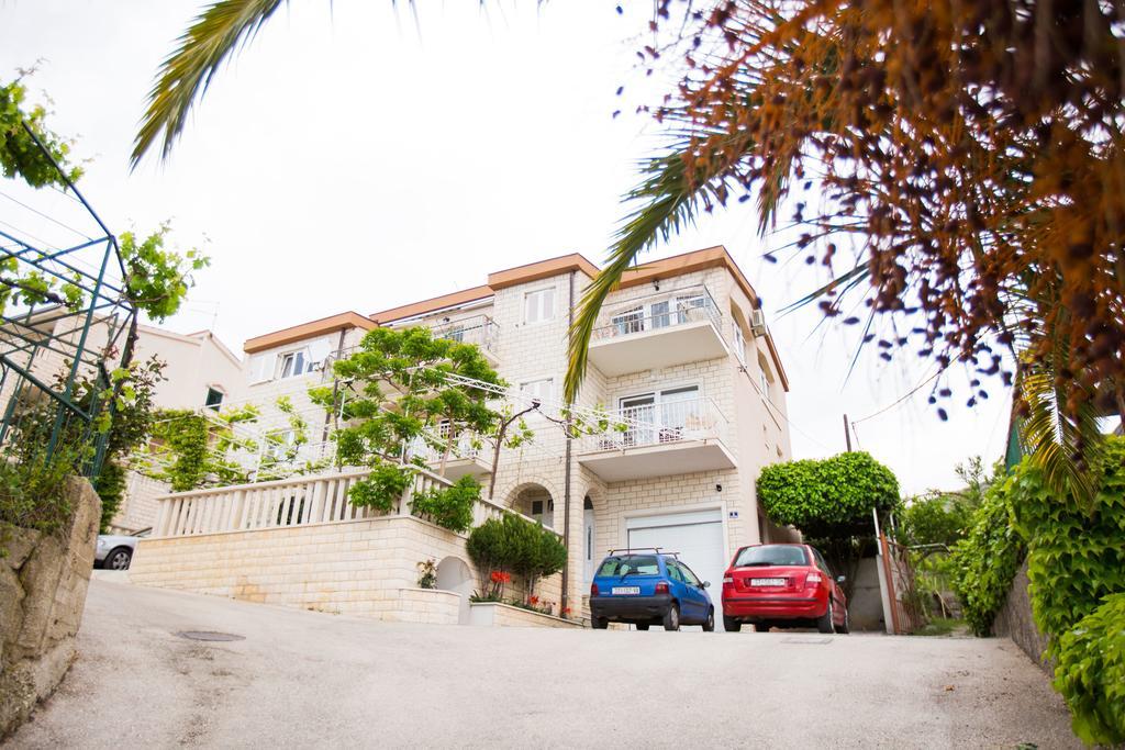 Apartments Sara Podstrana Luaran gambar