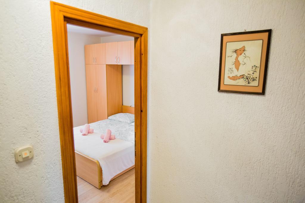 Apartments Sara Podstrana Luaran gambar