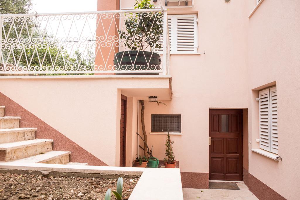 Apartments Sara Podstrana Luaran gambar