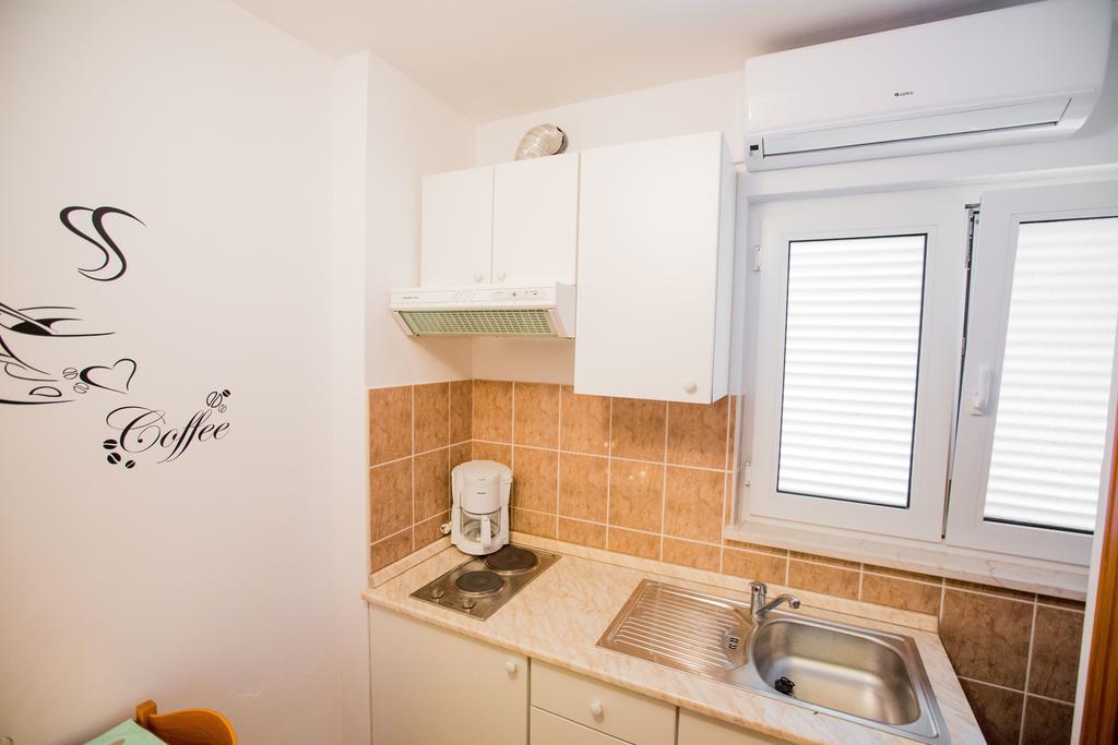 Apartments Sara Podstrana Luaran gambar